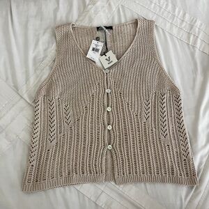 NWT Taupe Knit sleeveless Button-Up Vest. Size small